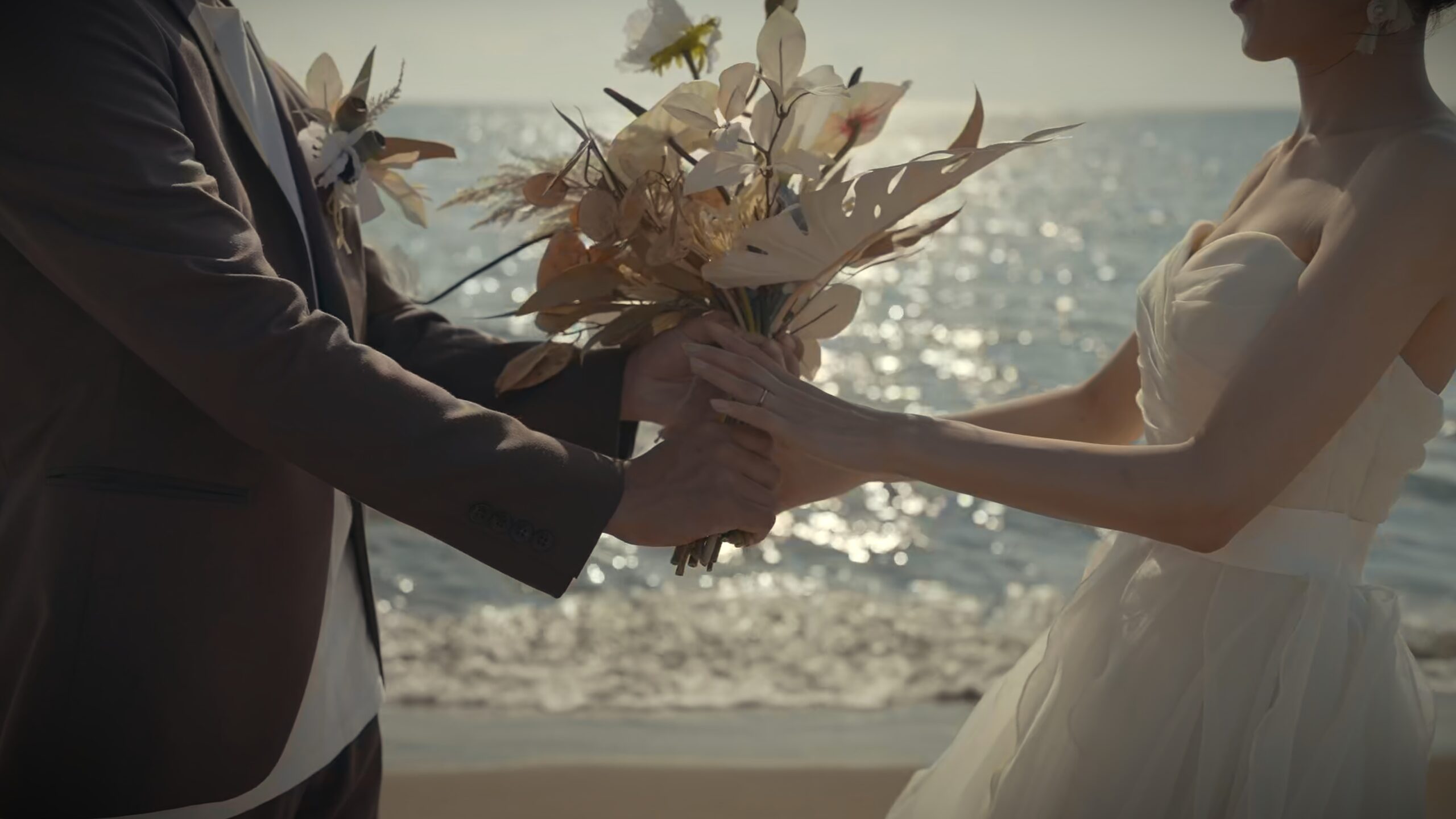 秋婚・ブーケを持つ花嫁